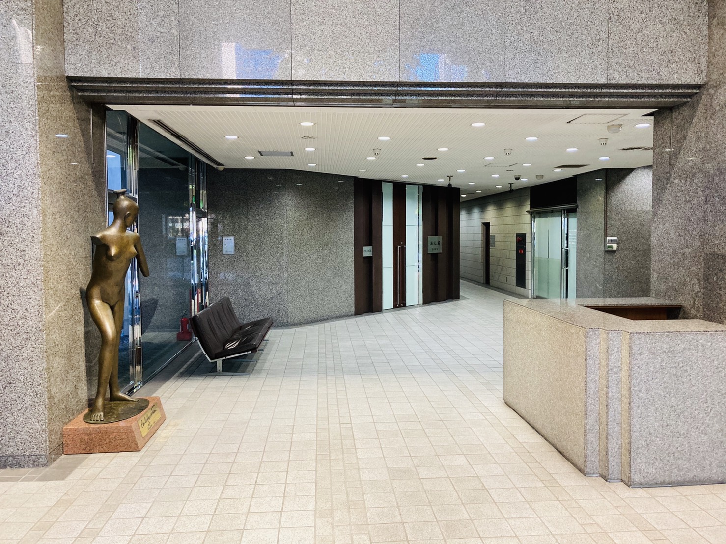 株式会社 PRESENTS